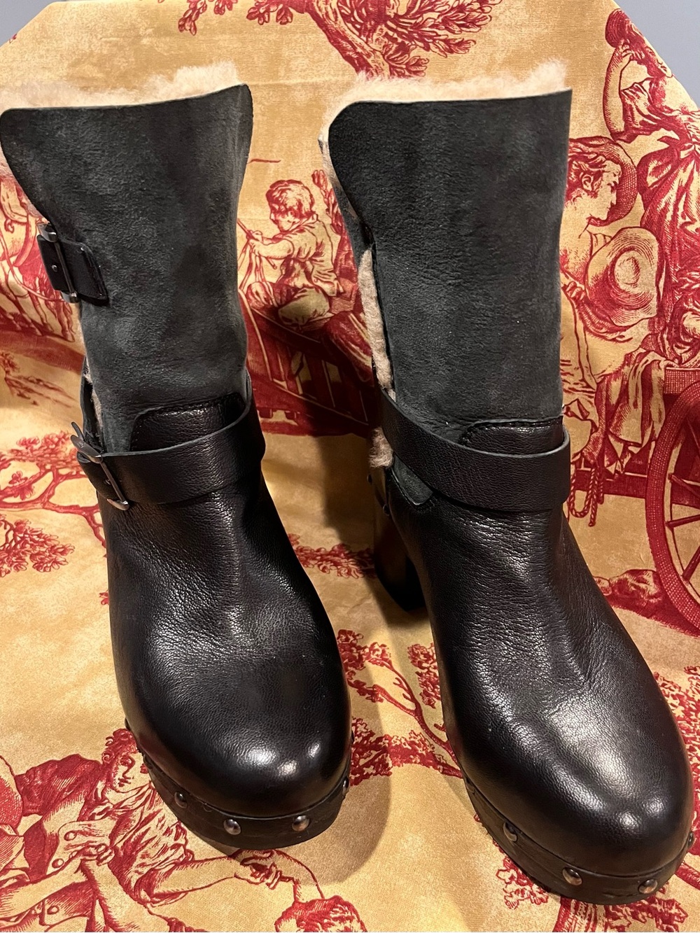 UGG Black Leather Shearling-Lined Heeled Clog Boots W size 8